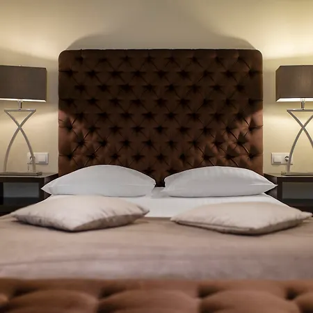 Amberton Cathedral Square 4*