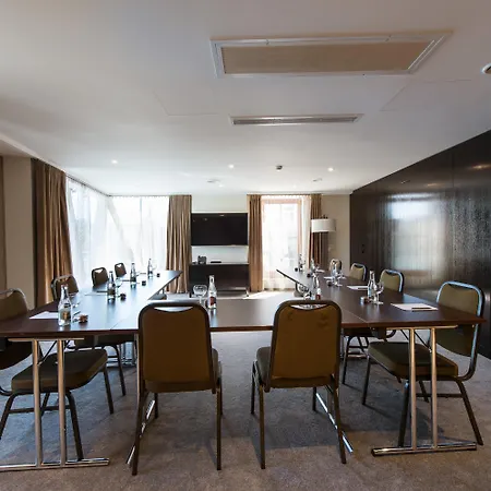 Amberton Cathedral Square 4*