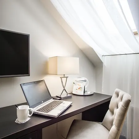 Amberton Cathedral Square 4*
