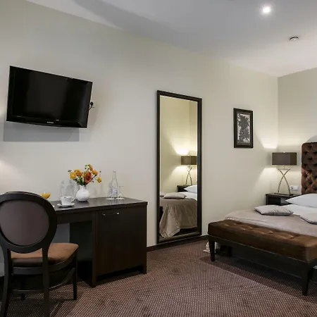 Amberton Cathedral Square 4*