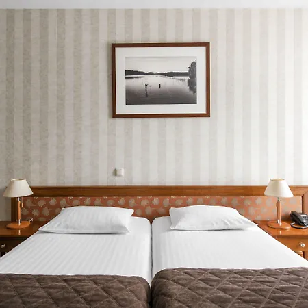 Amberton Cathedral Square 4*