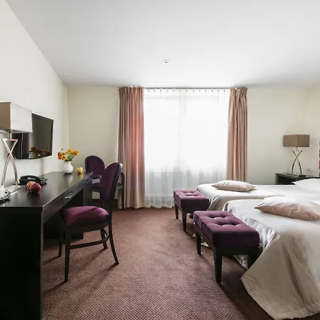 Amberton Cathedral Square 4*