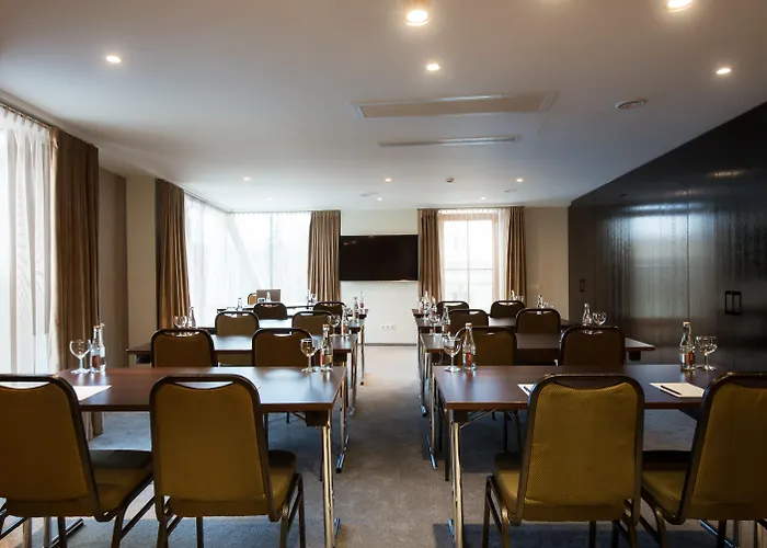 Amberton Cathedral Square Hotell 4*