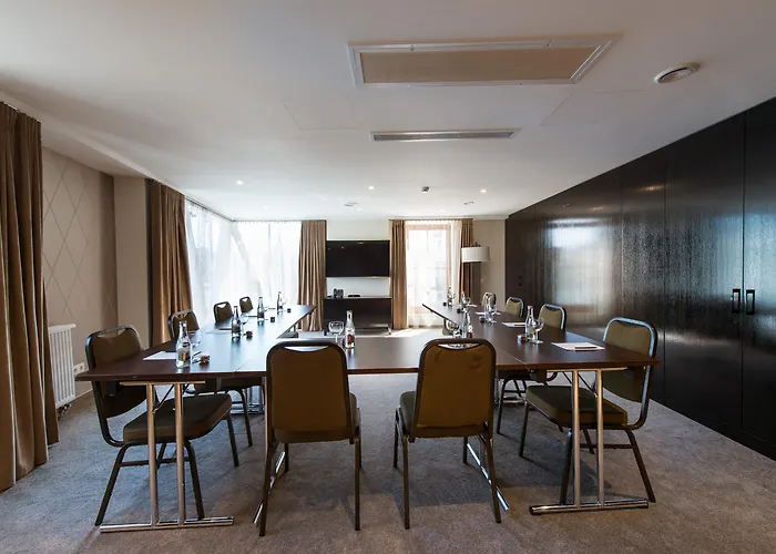 Amberton Cathedral Square 4*