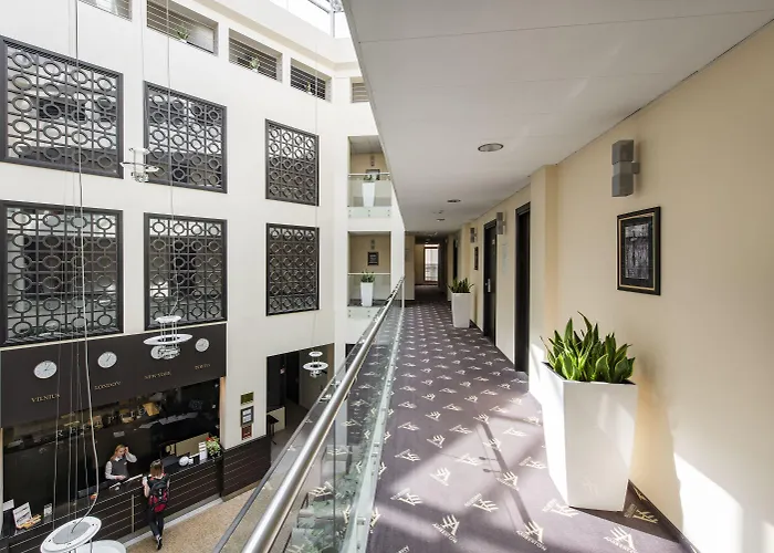 Amberton Cathedral Square 4*