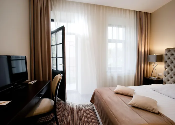 Amberton Cathedral Square Hotell 4*