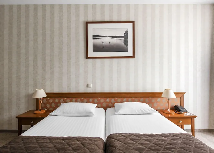 Amberton Cathedral Square 4*