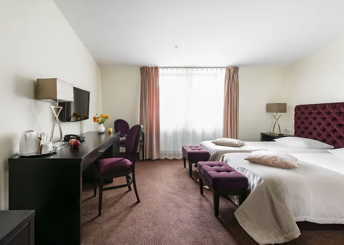 Amberton Cathedral Square 4*