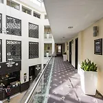 Amberton Cathedral Square 4*