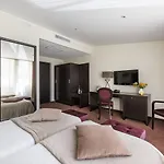 Hotel Amberton Cathedral Square 4*