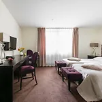 Amberton Cathedral Square 4*