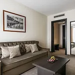 Amberton Cathedral Square 4*