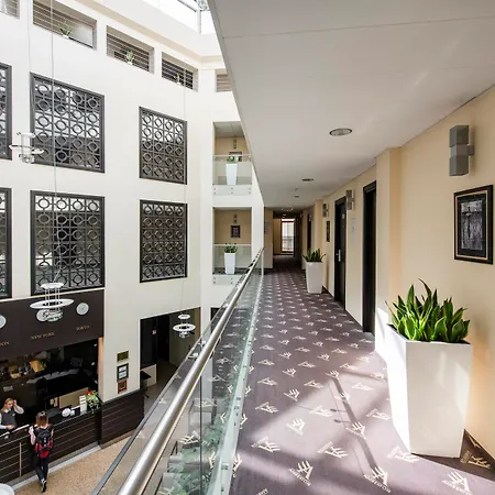 Hotel Amberton Cathedral Square 4*