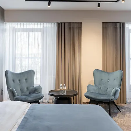 Amberton Cathedral Square 4*