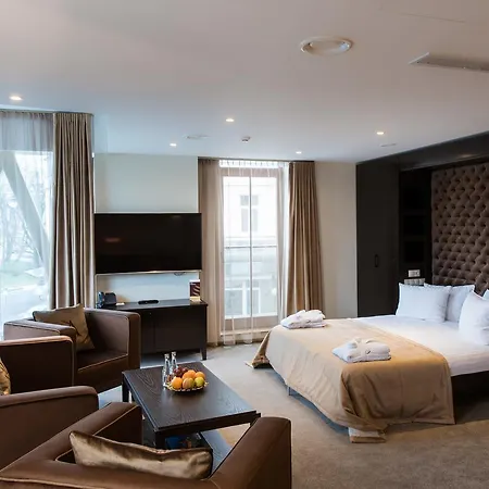 Amberton Cathedral Square Hotel
