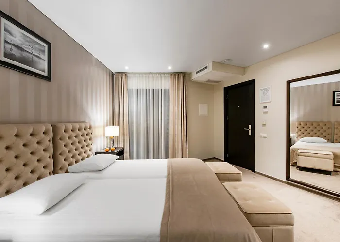 Amberton Cathedral Square 4*