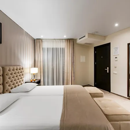 Amberton Cathedral Square 4*